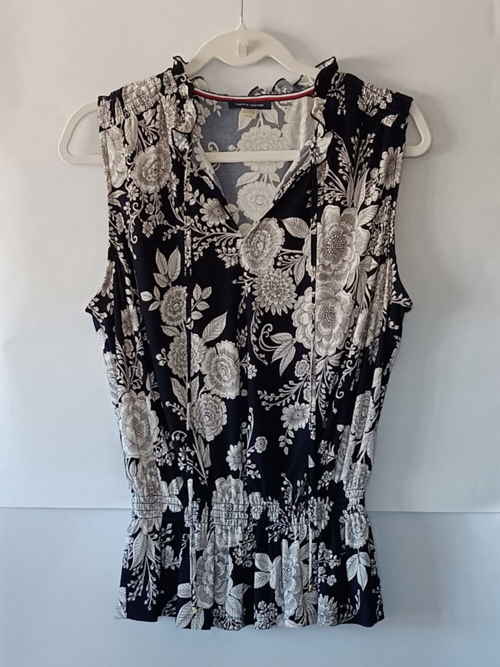 TOMMY HILFIGER Navy and White Floral Sleeveless Blouse Size L ($14)